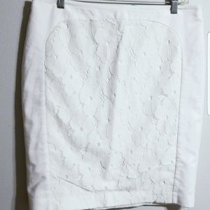 EUC White Worthington Pencil Skirt with white lace